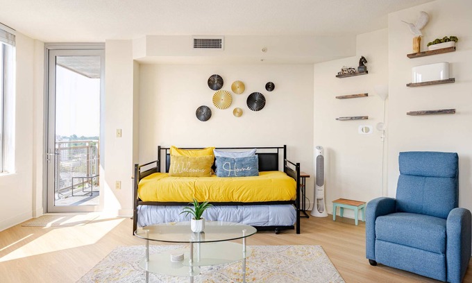 Downtown Apartment | DTSS LuxePad 2B2B with Rooftop Pool DC View Lounge