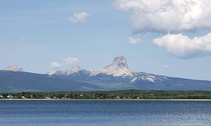 Babb House | Duck Lake private, fenced, waterfront home near Glacier National Park.