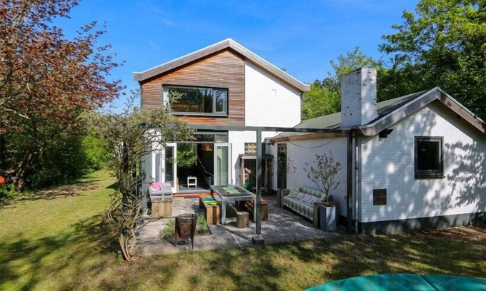 Nieuw-Haamstede House | Duindoornweg 7 holiday home with large garden on unique spot