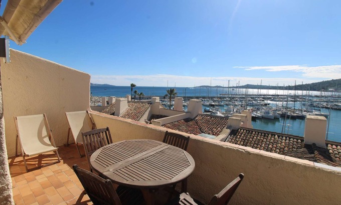 Port Cogolin Apartment | Duplex for 4 people with a view of the port in the Gulf of St-Tropez