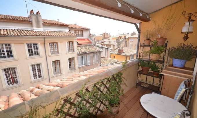 Aix-en-Provence Historic Centre Apartment | Duplex Historic City Center/Rooftop view balcony/air conditioning/free wifi