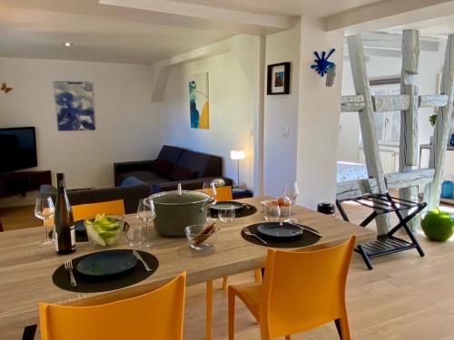 Wettolsheim Apartment | DUPLEX Le 12 - Appartement avec terrasse dans le vignoble - 5 mn du centre de Colmar