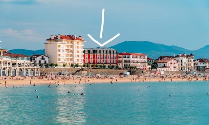 Saint-Jean-de-Luz City Center Apartment | Duplex pied de plage