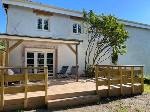 Salles House | Duplex rénové au cœur de la nature