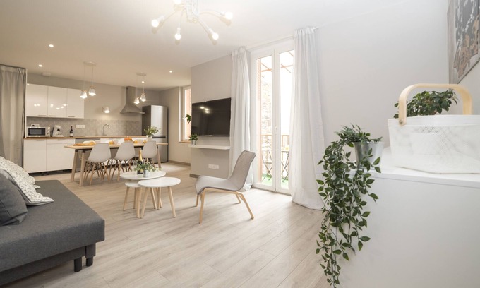 Clermont-Ferrand Apartment | Duplex Republique YourHostHelper