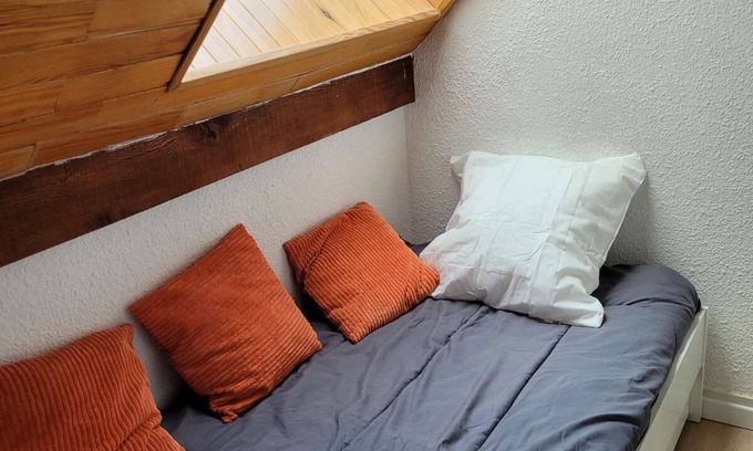 Saint-Lary-Soulan Apartment | Duplex sleeps 8 wifi with balcony Sol Y Neou foot of Pla d'Adet slopes.