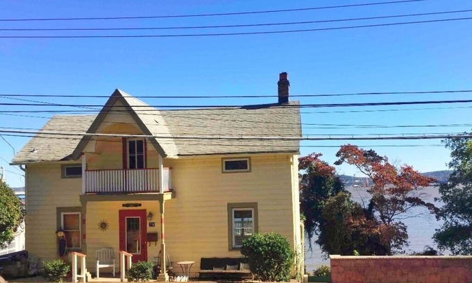 Nyack House | Duplex WATERFRONT HOME