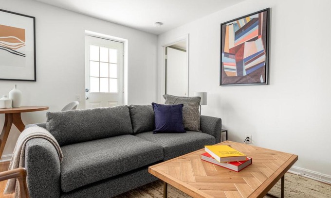 Adams Morgan Apartment | Dupont Circle 1BR nr U St Metro Glens Mkt WDC-178