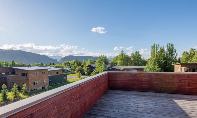 Jackson House | E Jackson in Modern Style w Jackson Hole Property Management