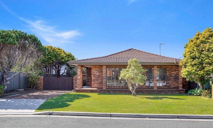 Blue Bay House | 'E RETREAT by the Bay' by Accom Holidays