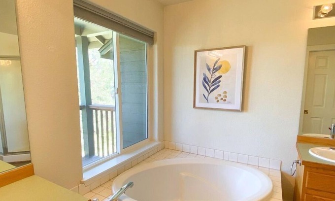 Redmond House | Eagle Crest dog friendly on the golf course home