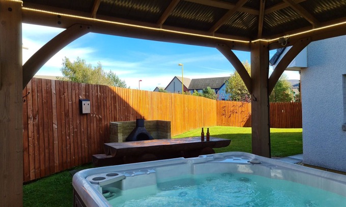 Aviemore Ski Chalet | Eagle Lodge - Aviemore hot tub lodge