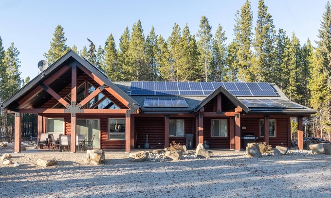 Valemount House | Eagle Nest Cabin Rental