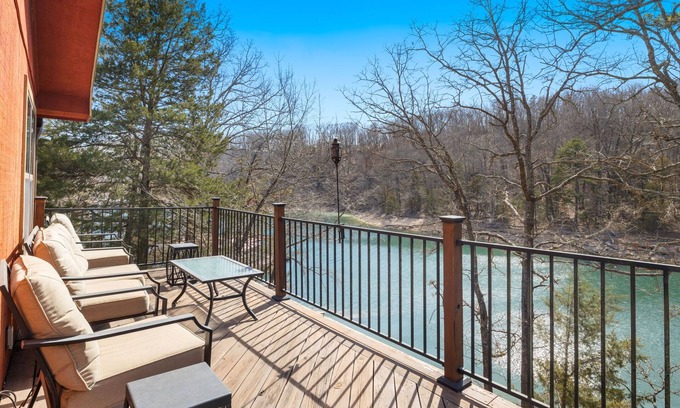 Garfield House | Eagle Nest Lakehouse-Lake front to Beaver Lake