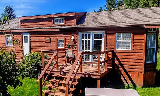 Hill City Cabin | Eagle Nest Vacation Cabin at Creekside