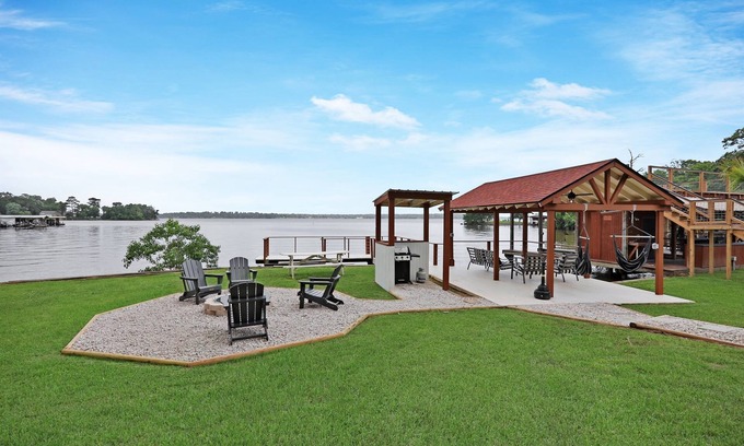 Trinity House | Eagle's Cove: Lake Livingston Waterfront Retreat
