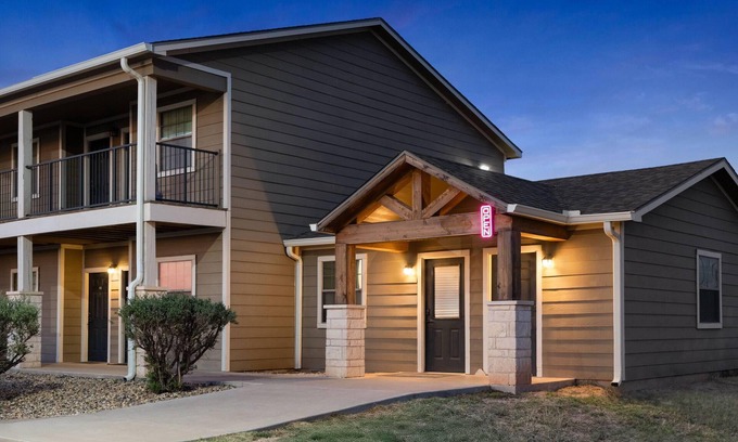 Big Spring Hotel | Eagle's Den Suites Big Spring a Travelodge by Wyndham