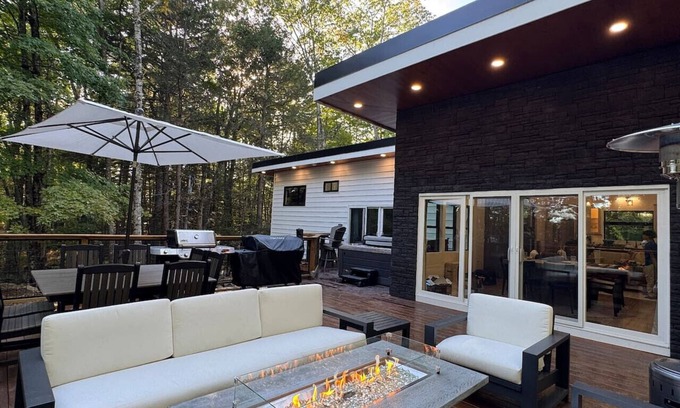 Moultonborough House | Eagles Landing with Hot Tub and Boat Slip