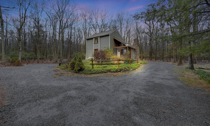 Lake Harmony House | Eagles Lodge -Enjoy this newly updated rental located in the Heart of Split Rock