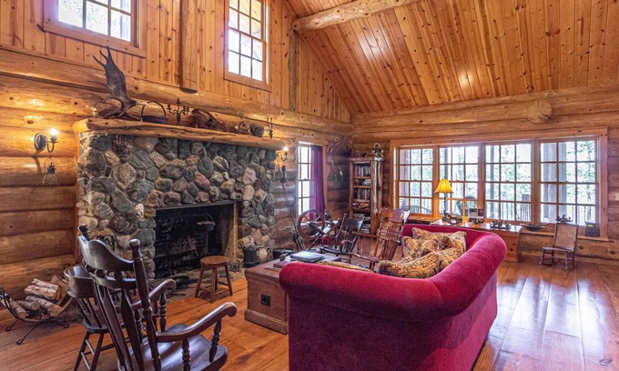 Ely House | Eagles Nest Lodge - Peace & tranquility defined, hand-scribed log home,