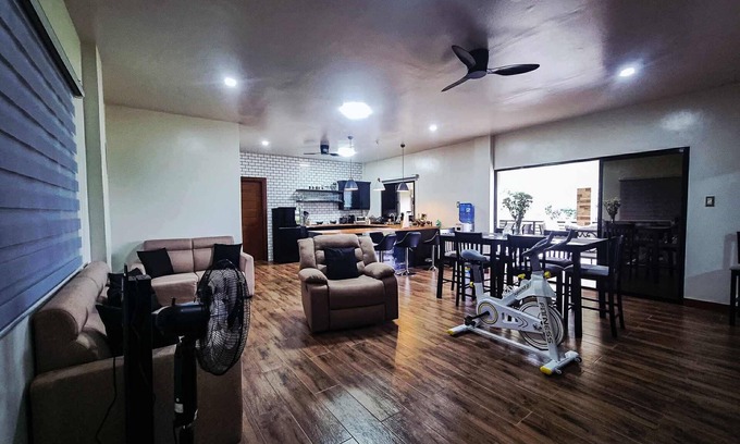 Pili House | Earl's Villa