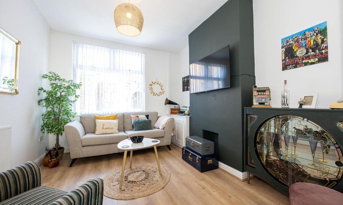 Liverpool House | Earp House - Air Host & Stay - Sleeps 7