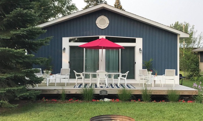 Elk Rapids Cottage | EAST BAY LOCATION! DATES Available! Walking Distance to Lake Michigan!