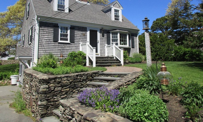 South Orleans House | East Dennis Gem with Access to private beach!