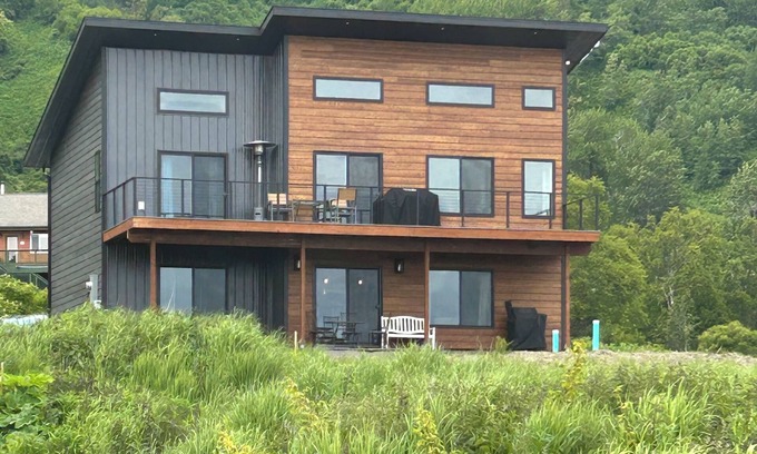 Homer Apartment | East End Swell - NEW- DOWNSTAIRS Retreat with Ocean, Mountain & Glacier Views