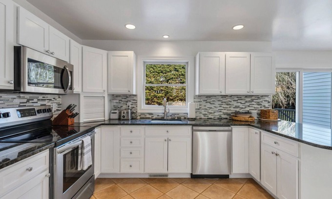 Springs House | East Hampton, Private Heated Pool, Fire Pit, Near Restaurants and Shopping