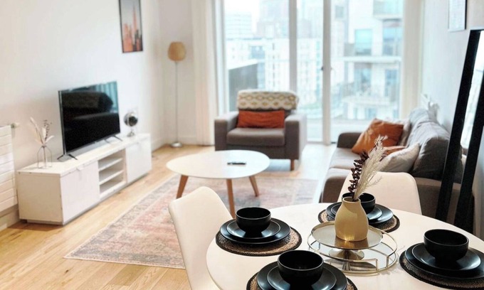 Canning Town Apartment | East London 2-Bed Apt Sleeps 4, 7 min walk to Tube