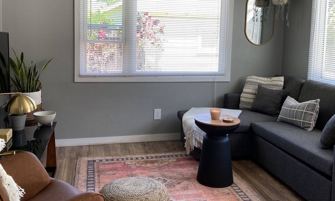 Siskiyou-Hargadine Historic District House | East Main Downtown Bungalow