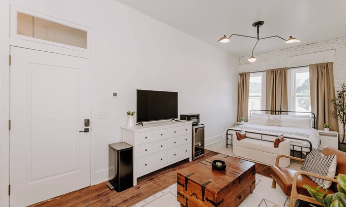 Madison Apartment | East Main Lofts - Farmhouse 204