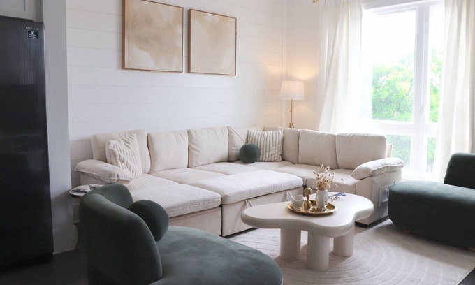 Nashville House | East Nashville Oasis – 10 Guests, Karaoke, 2 Car Garage + 10min to Downtown