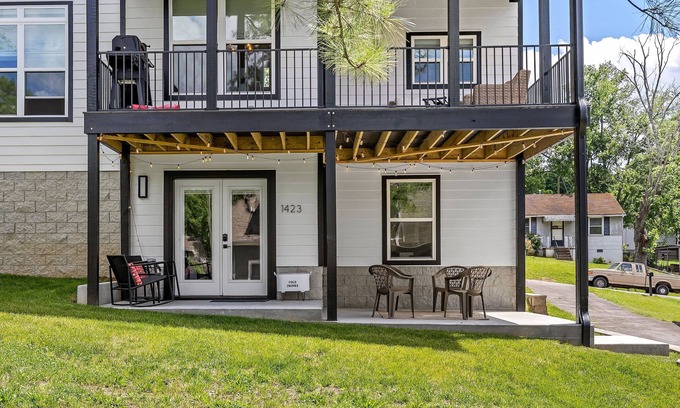 Shelby Hills Apartment | East Nashville Oasis - Private Mother-InLaw Suit - Sleep 6 - Pet Friendly!