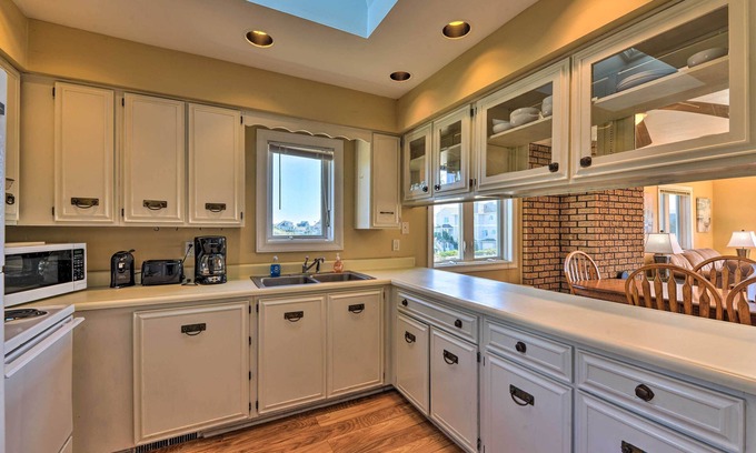 Emerald Isle Apartment | 'east of the Sun' Beachside Apartment w/Deck!