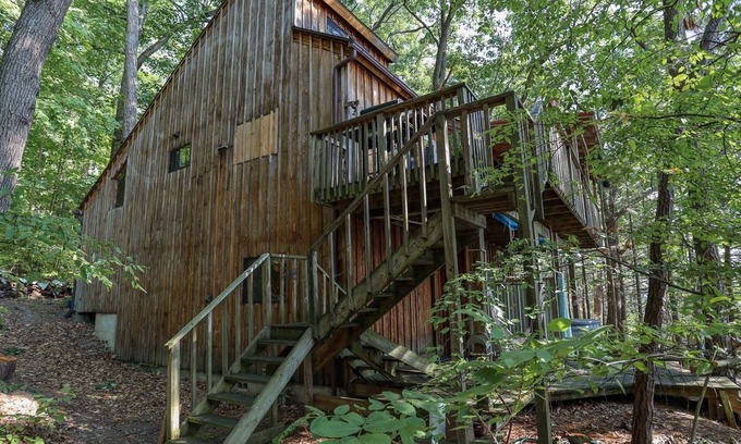 Valois Cabin | East Seneca Lake Cottage Nestled Amongst the Trees, Near Watkins Glen
