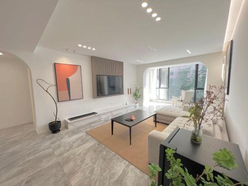 Jing'an Apartment | Eastern Hub - Jing'an Temple Branch Sunny Capital, Deluxe 3-Bedroom Apartment, Extra Large Space with Free Mahjong