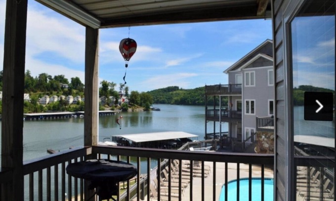 La Follette Condo | Eastern Sunrise Condo