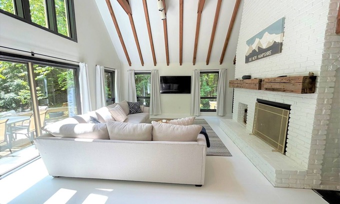 Grantham House | Eastman Home with Hot Tub!