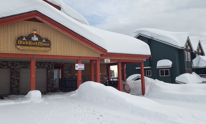 Snow Pine Estates Condo | Easy access Ski out condo with Hot Tub! Pet friendly.