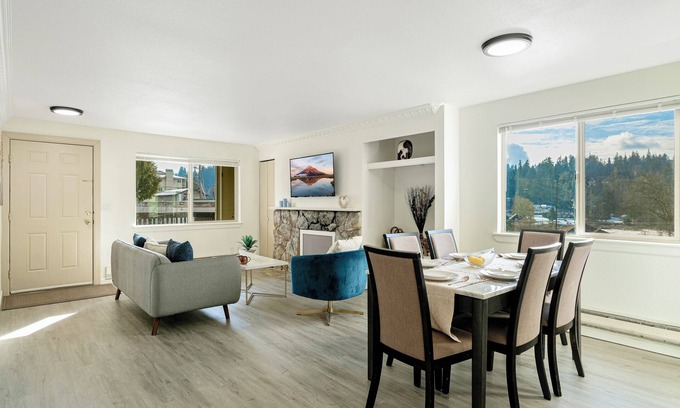 Kenmore Apartment | Easy Commute 4 beds Condo Steps from Scenic Trails