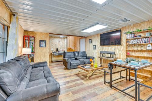 Texarkana Apartment | Easy I-30 Access Cozy Texarkana Apt with Essentials