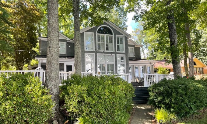 Guntersville House | Easy Livin on Lake Breeze Drive; perfect blend of tranquility, comfort, & beauty