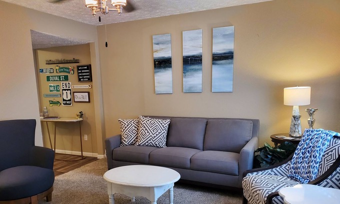 Crocker Apartment | Easy Stay #2 - near Fort Leonard Wood