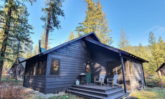 Mazama Cabin | Easy Winters - one bedroom cabin at Wilson Ranch