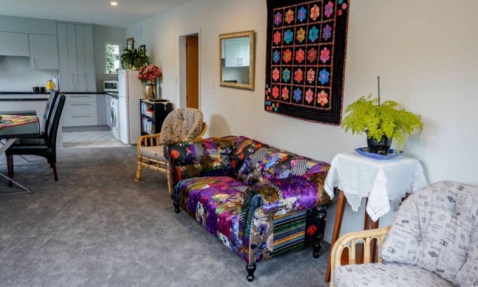 Avonhead House | Eclectic Cottage Holiday FREE Wi-Fi