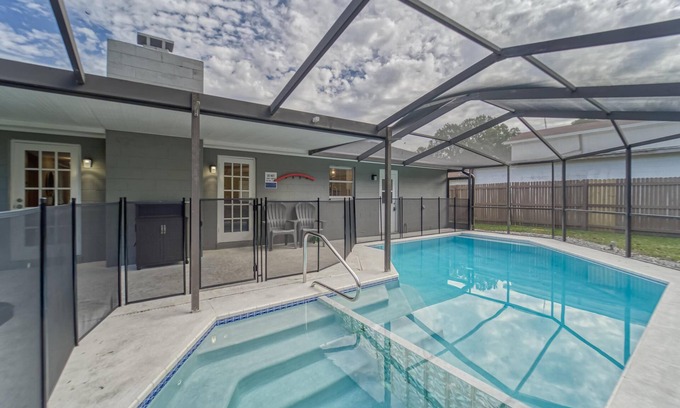 Carrollwood House | Eclectic Oasis | Pool + Air Hockey | Lake View