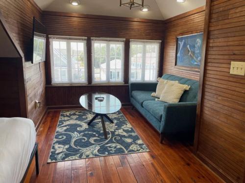 Westside Apartment | Eclectic Third Floor Apartment