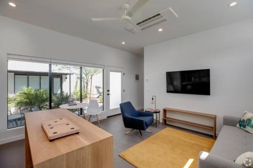 Camelback East Apartment | Eco-Friendly 1-bedroom Apartment - 80 Walkscore!
